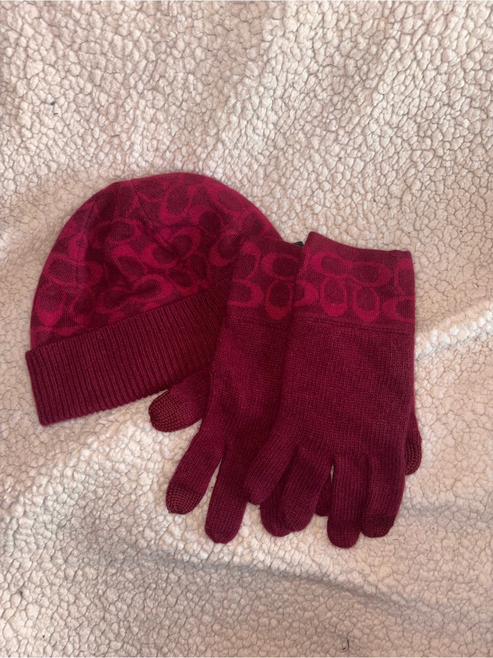 Coach Signature C Wool Cashmere Angora Hat & Gloves Set Burgundy O/S
